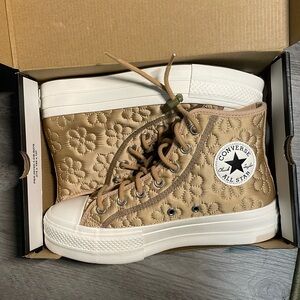 Converse Chuck Taylor All Star Lift Platform High Quilted Women’s size 7 NWT